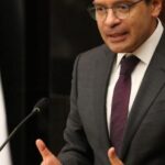 Alfaro ordenó suspender la aplicación de multas por portaplacas en autos