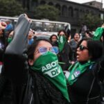 Descubre cómo acceder a todas las temporadas de ’31 minutos’ sin costos y disfruta de sus episodios favoritos en línea.