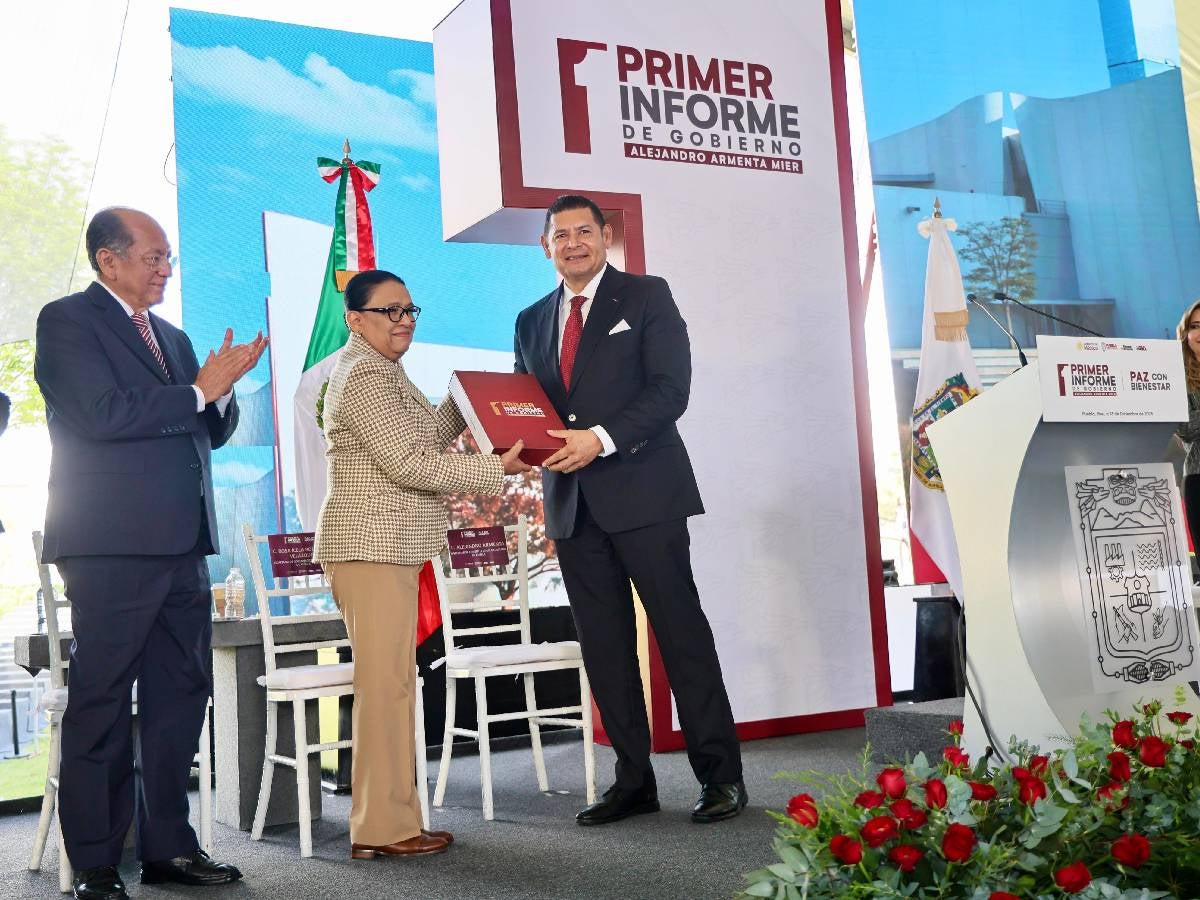 "Federal Backing Secures Puebla's Future: Alejandro Armenta's First Report Wins Crucial Endorsement from Government Authorities"