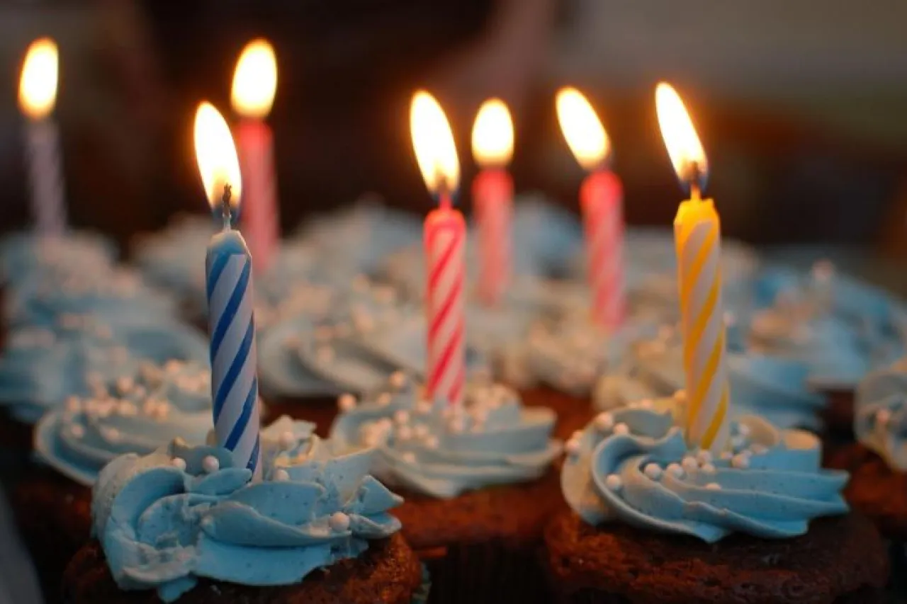 Morena propone que el cumpleaños sea día de descanso o pago doble