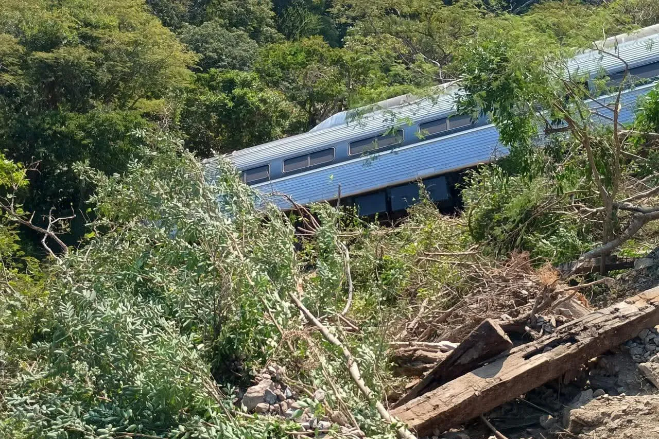 Descarrilamiento del Tren Interoceánico provoca movilización en Oaxaca