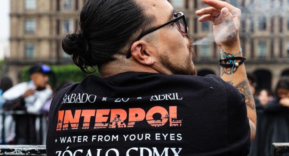 Interpol ilumina el Zócalo: Disfruta en vivo su concierto desde la CDMX